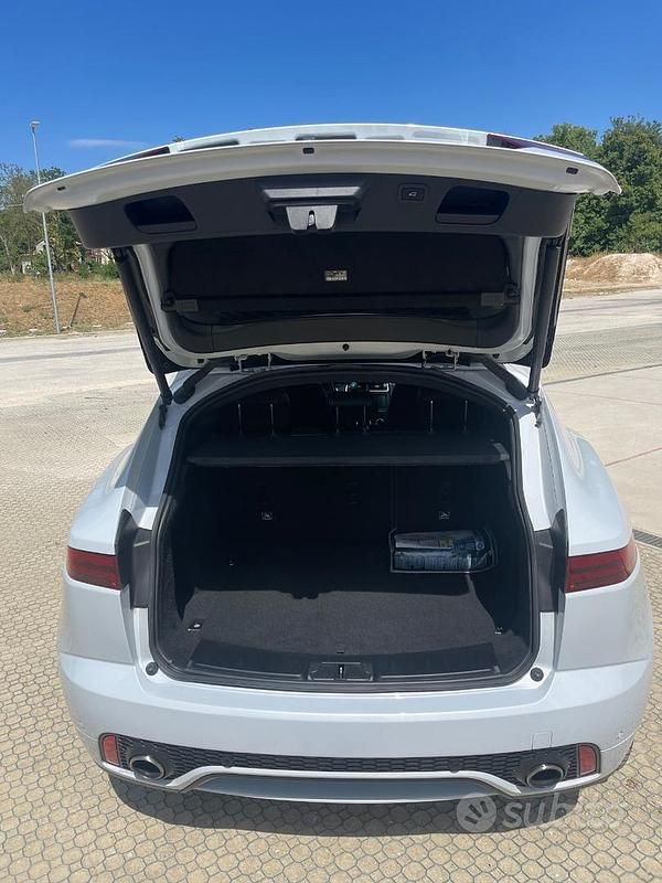 Usata Jaguar E-Pace R-Dynamic 180 CV (132 kW) 2019 Bianco SUV