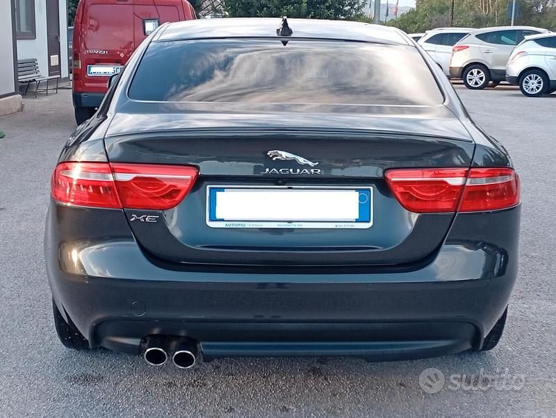 Usata Jaguar XE Portfolio 179 CV (131 kW) 2016 Grigio Berlina