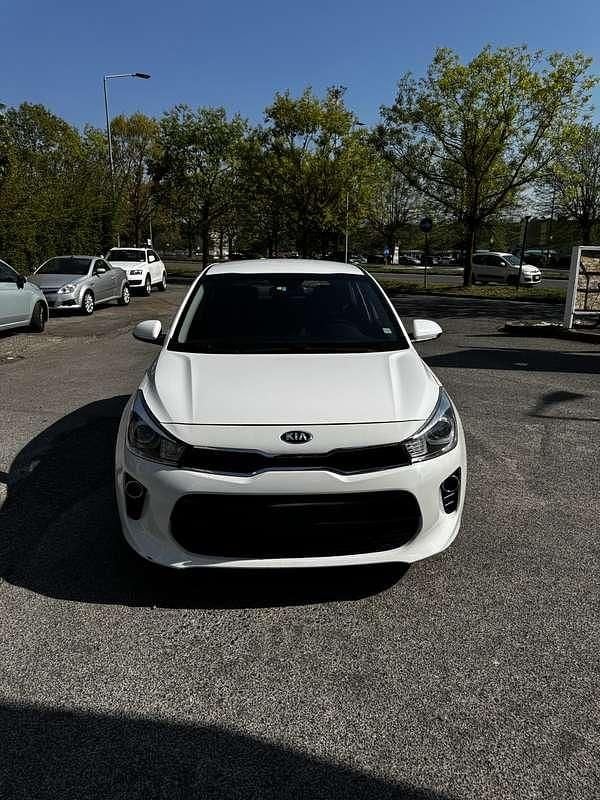 Usata Kia Rio 84 CV (61 kW) 2019 Bianco Berlina