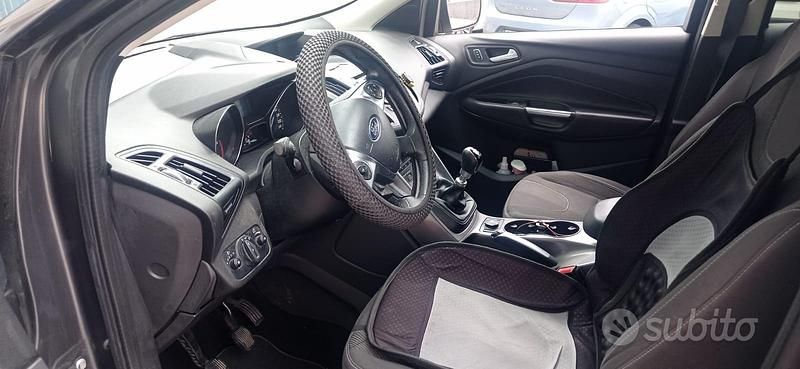 Usata Ford Kuga 115 CV (84 kW) 2015 SUV