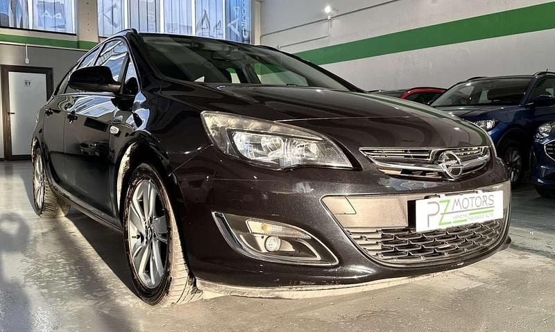 Gebraucht Opel Astra 110 PS (80 kW) 2013 Schwarz Kombi