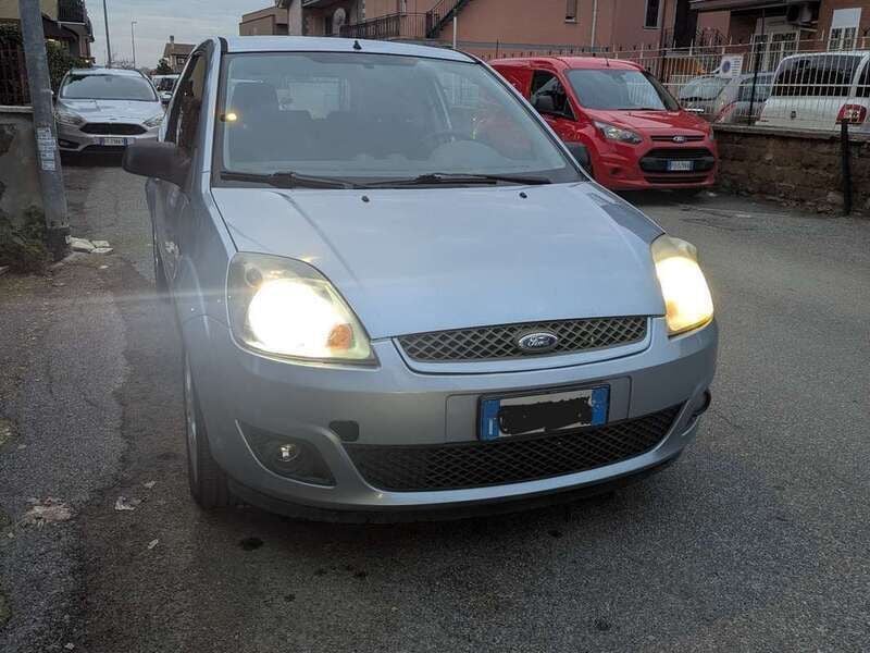 Usata Ford Fiesta Ghia 75 CV (55 kW) 2007 Utilitaria