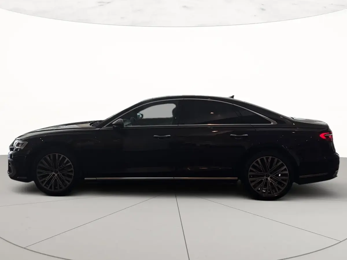 Nuova Audi A8 Ambiente 462 CV (339 kW) 2026 Marrone madeira metallizzato Berlina