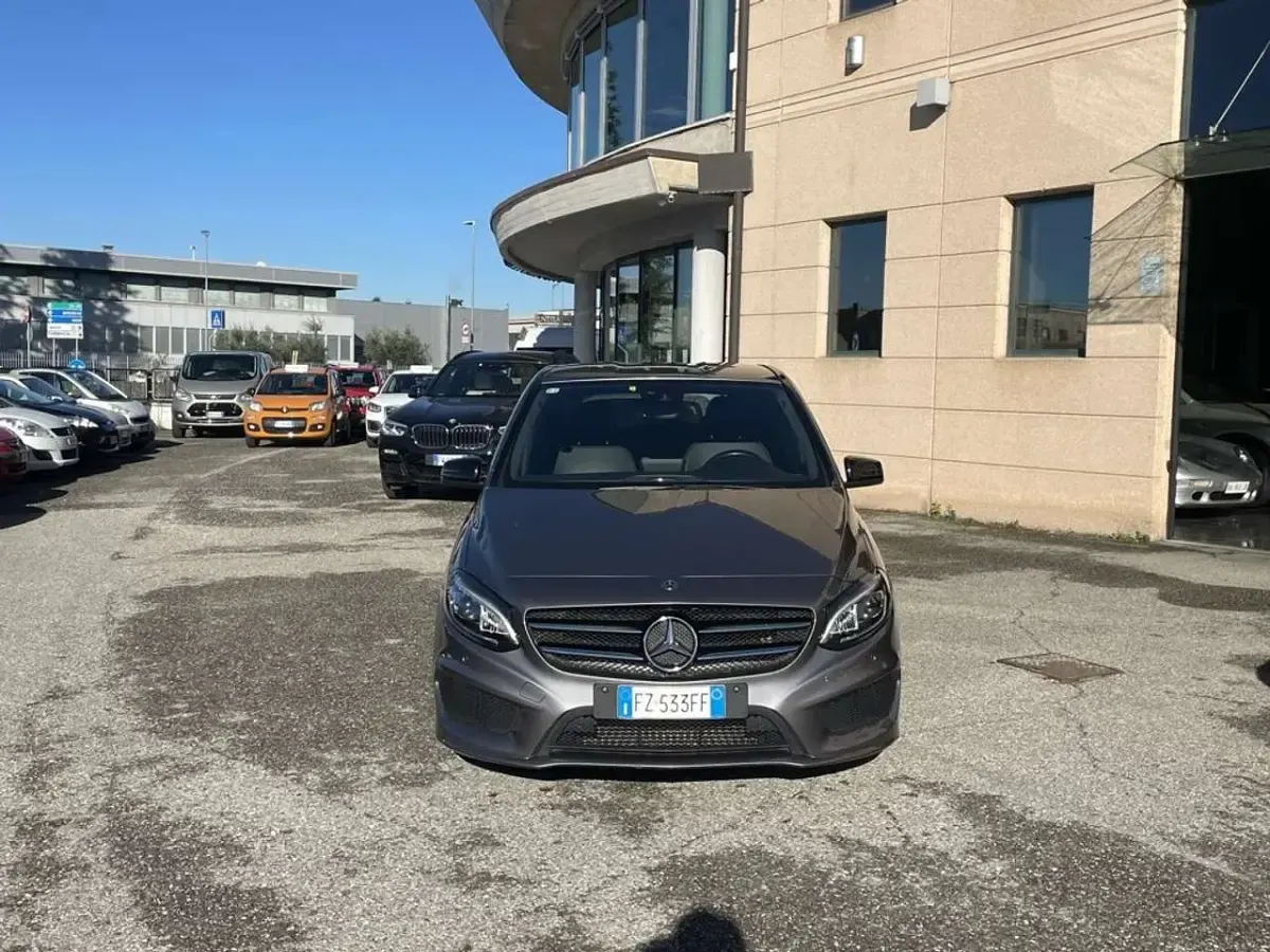 Usata Mercedes B250 Premium 211 CV (155 kW) 2018 Montagna Utilitaria