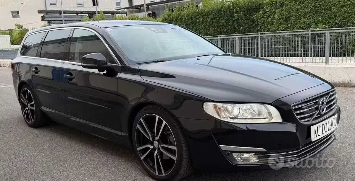 Usata Volvo V70 Momentum 181 CV (133 kW) 2014 Nero Station wagon