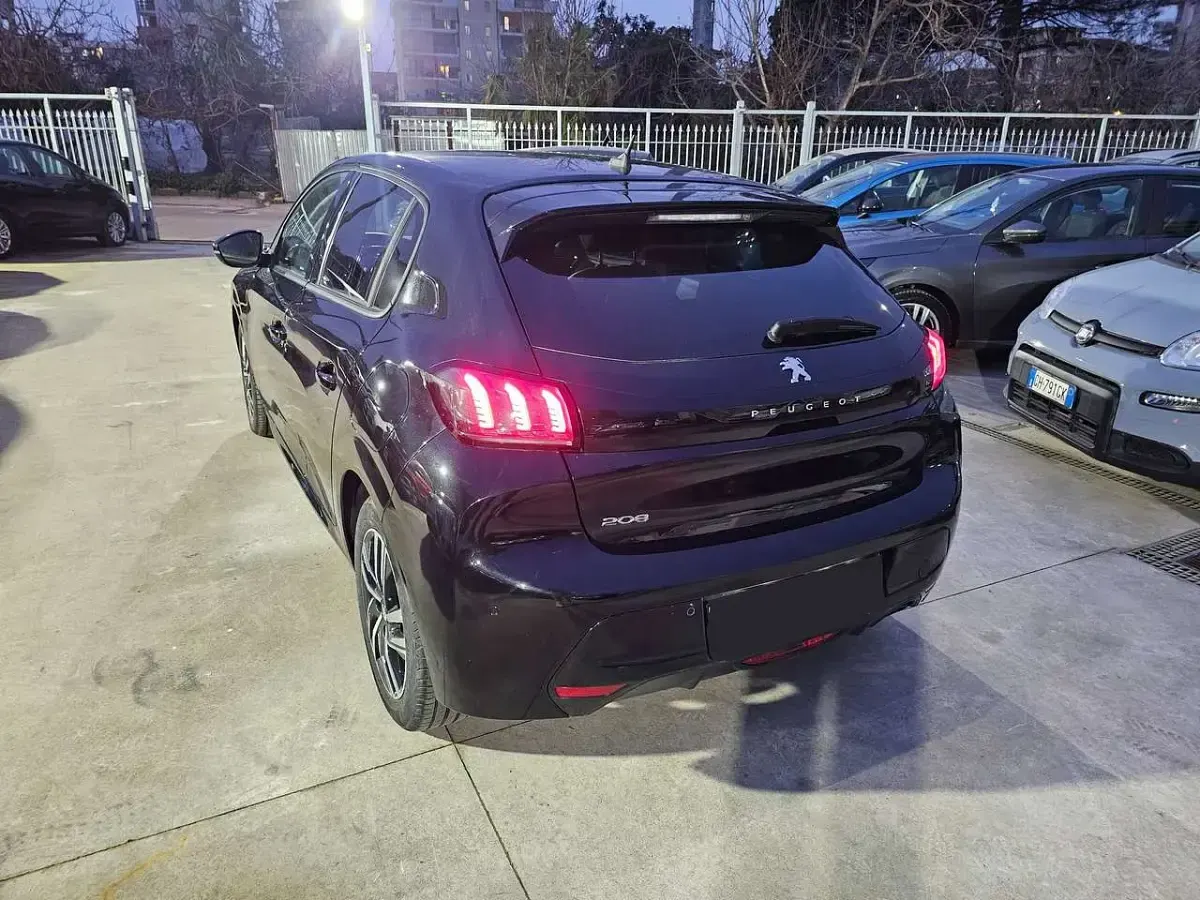 Usata Peugeot 208 Allure 102 CV (75 kW) 2022 Nero Utilitaria