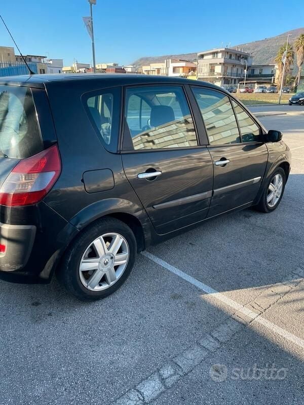 Usata Renault Scénic II 100 CV (73 kW) 2004 Nero Monovolume