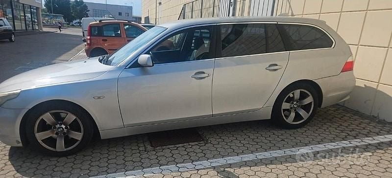 Usata BMW 530 231 CV (169 kW) 2007 Grigio Station wagon
