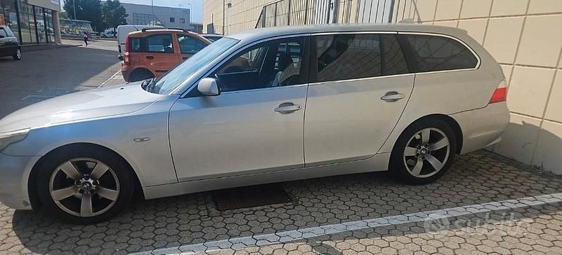 Begagnad BMW 530 235 HK (172 kW) 2007 Grå Kombi