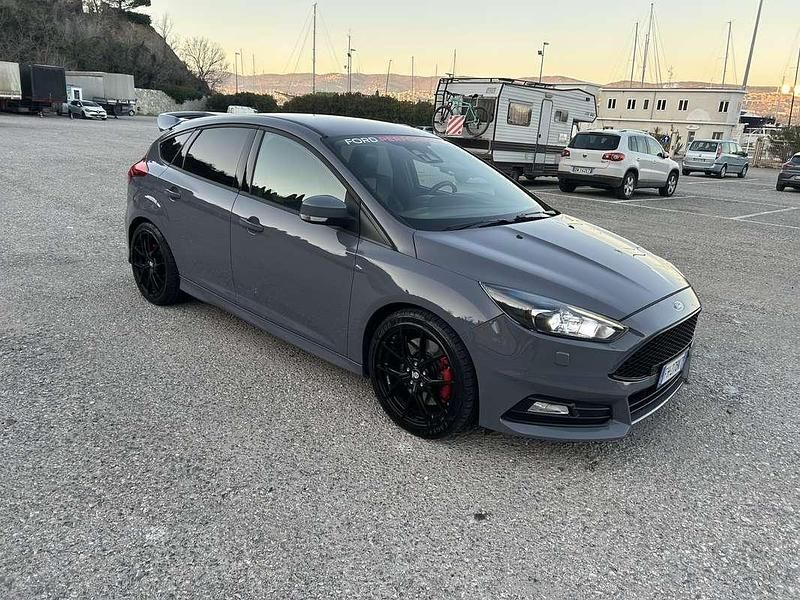 Usata Ford Focus ST 250 CV (183 kW) 2016 Berlina