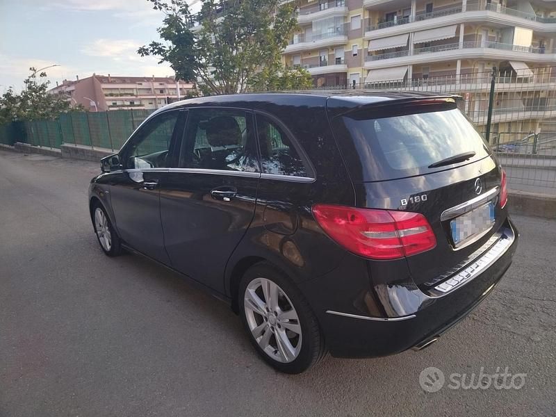 Usata Mercedes B180 2012 Nero Monovolume