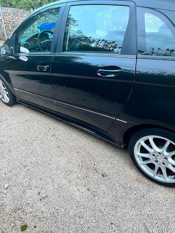 Usata Mercedes B200 140 CV (102 kW) 2009 Nero Monovolume