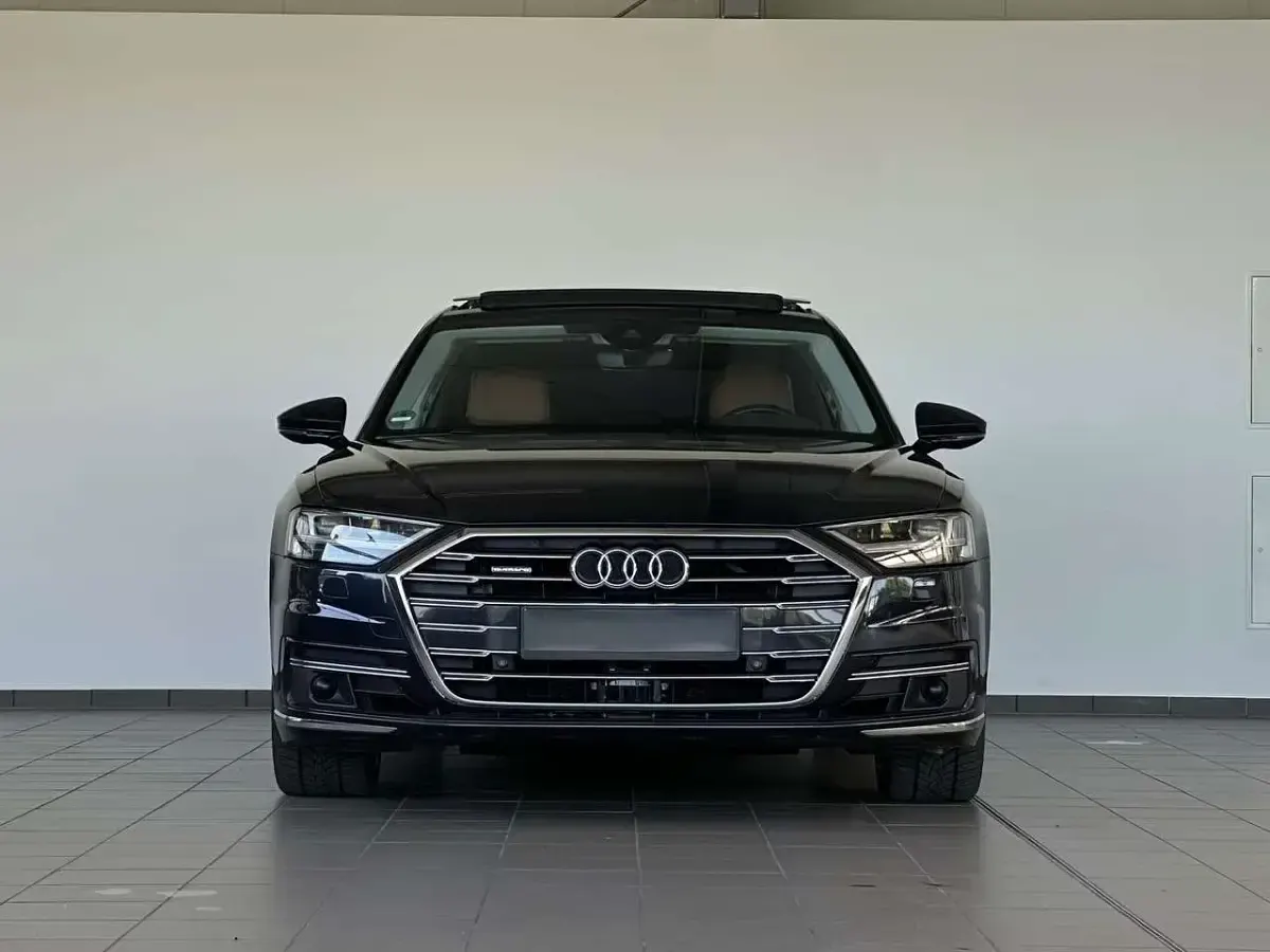 Usata Audi A8 Ambiente 340 CV (250 kW) 2018 Mondschein blau m Berlina