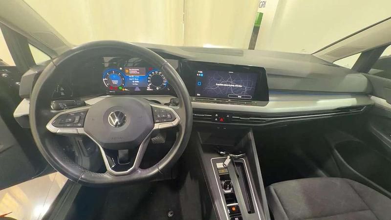 Usata VW Golf VIII Life 116 CV (85 kW) 2022 Grigio Utilitaria