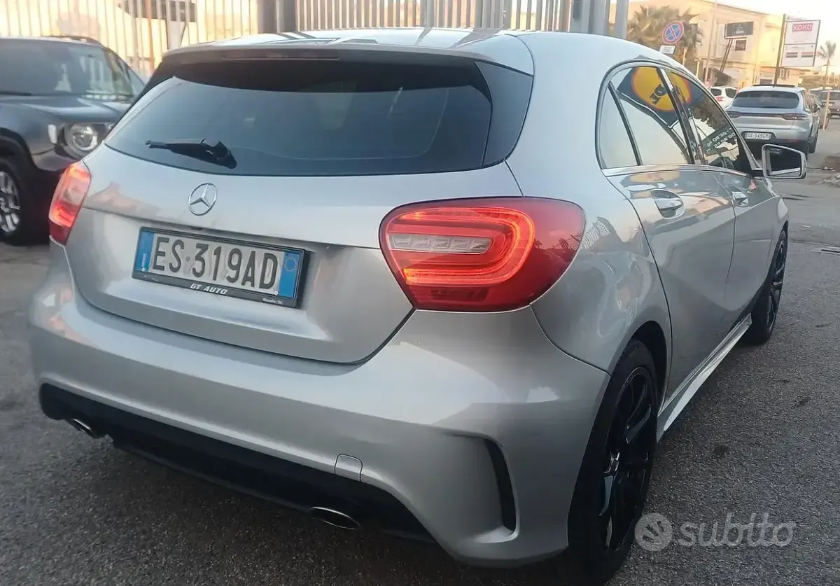 Usata Mercedes A180 Premium 109 CV (80 kW) 2014 Grigio Utilitaria
