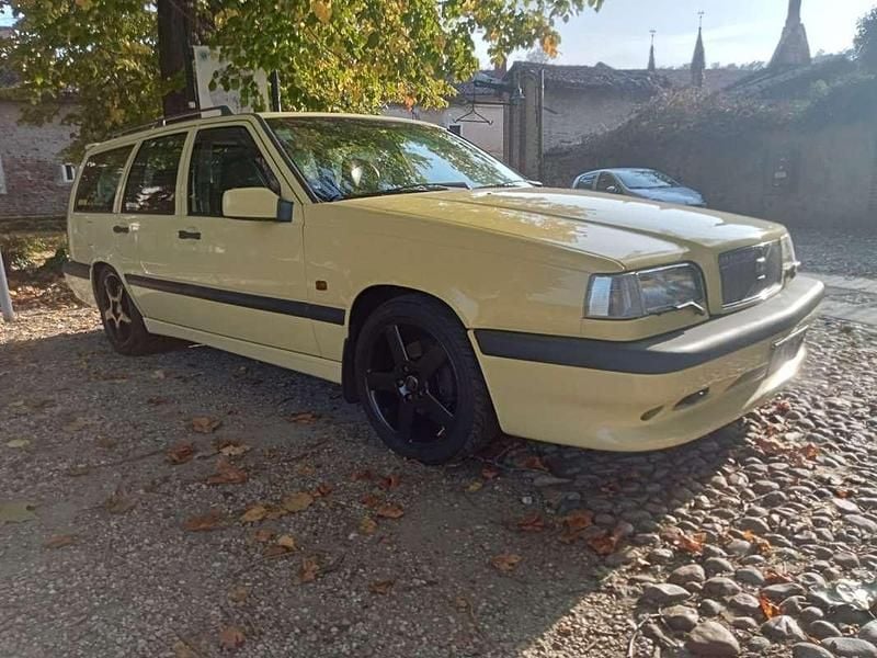 Usata Volvo 850 211 CV (155 kW) 1995 Giallo Station wagon