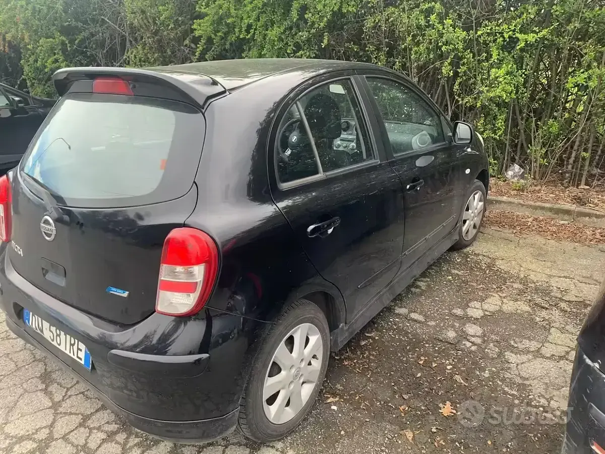 Usata Nissan Micra 98 CV (72 kW) 2011 Nero Utilitaria