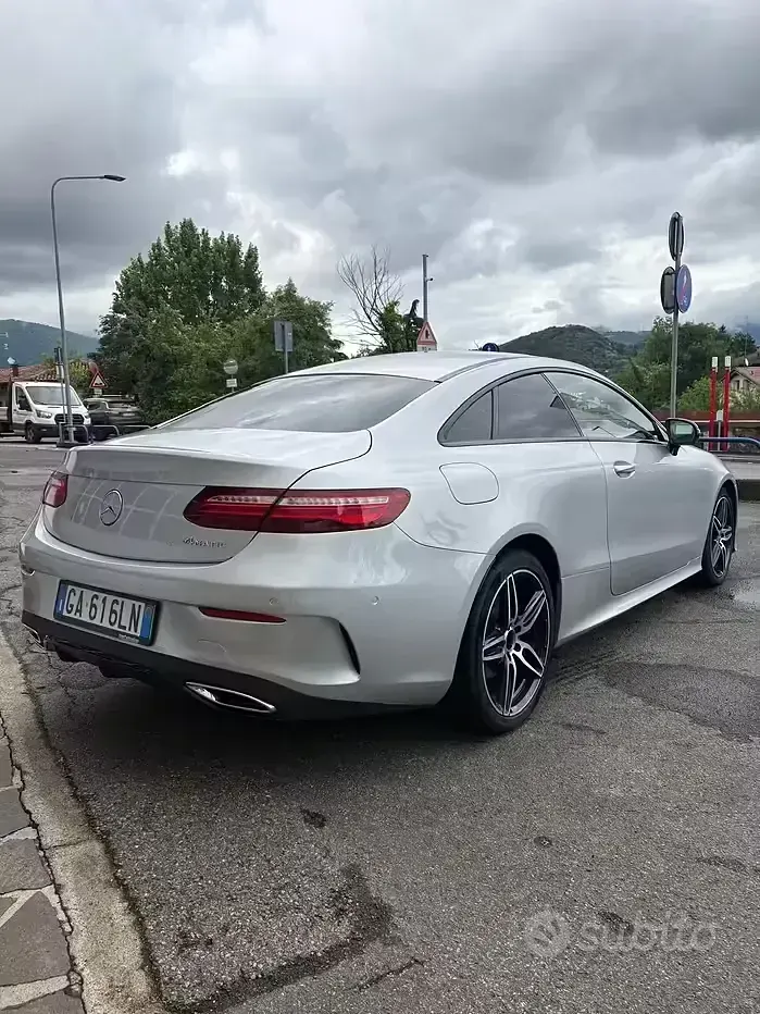 Usata Mercedes E220 Premium 194 CV (142 kW) 2020 Grigio Coupé