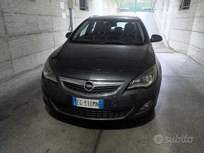 Usata 2011 Opel Astra Station wagon | 2500 € (Super prezzo) - Immagine 1/4