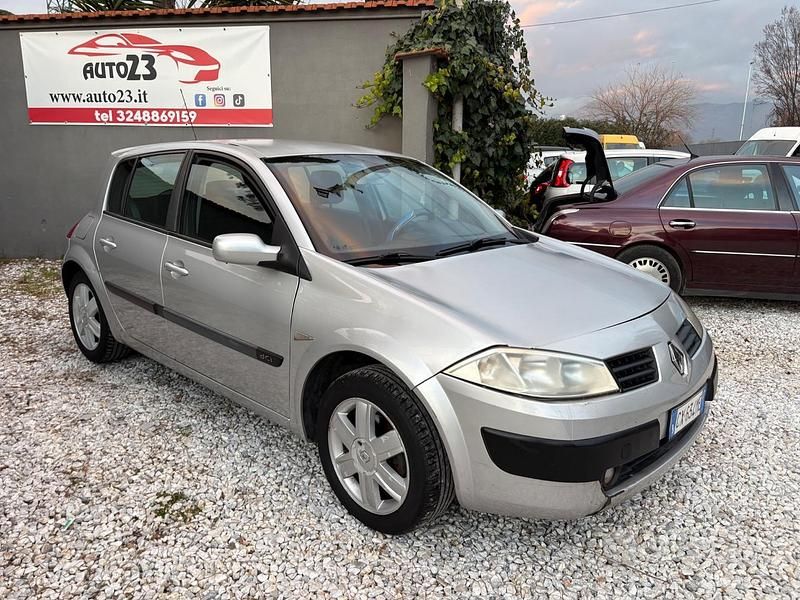 Grigio Usata 2004 Renault Mégane II Dynamique Berlina | 1800 € (Cara) - Immagine 1/4