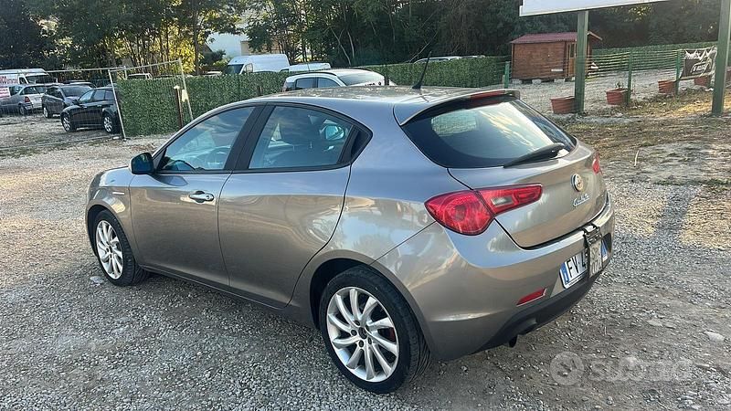Usata Alfa Romeo Giulietta 120 CV (88 kW) 2011 Grigio Utilitaria