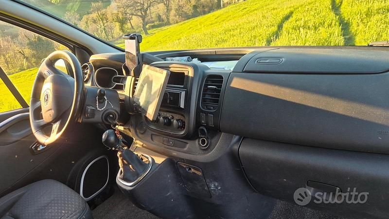 Usata Opel Vivaro 2015 Grigio Monovolume