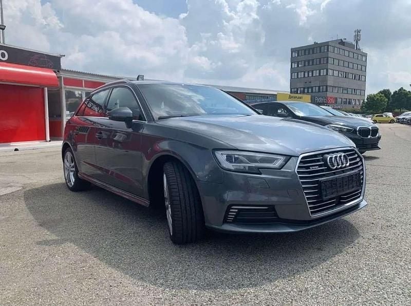 Grigio Usata 2020 Audi A3 Sportback e-tron Due volumi | 20.900 € (Super prezzo) - Immagine 1/4
