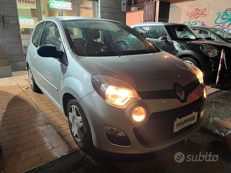 Grigio Usata 2015 Renault Twingo Night&Day Due volumi | 4800 € (Ottimo prezzo) - Immagine 1/4