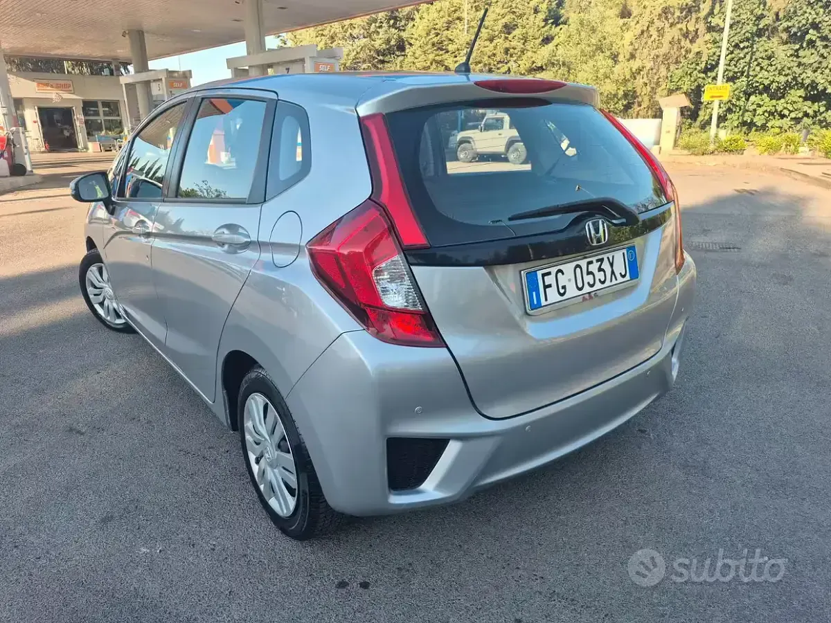 Usata Honda Jazz 102 CV (75 kW) 2017 Grigio Utilitaria