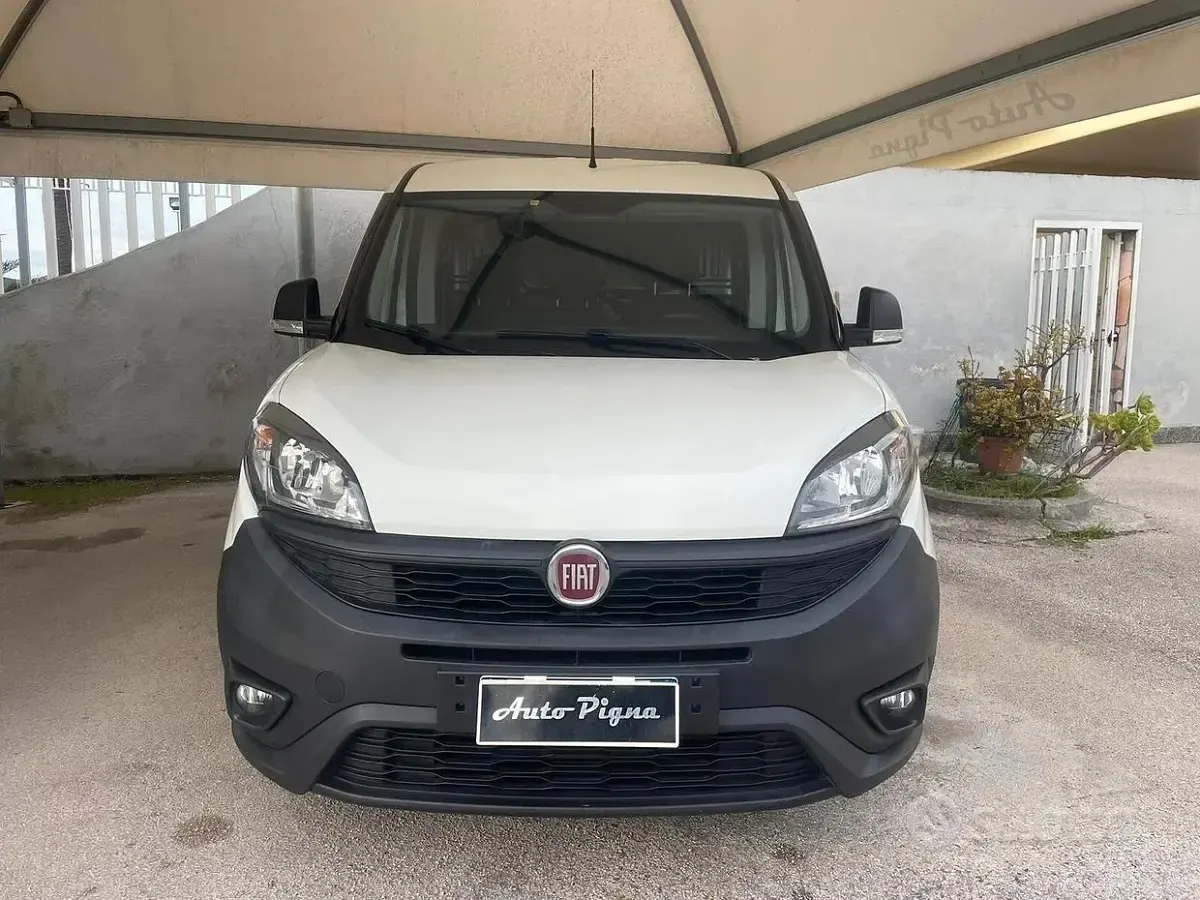Usata Fiat Doblò Lounge 95 CV (69 kW) 2020 Bianco Monovolume