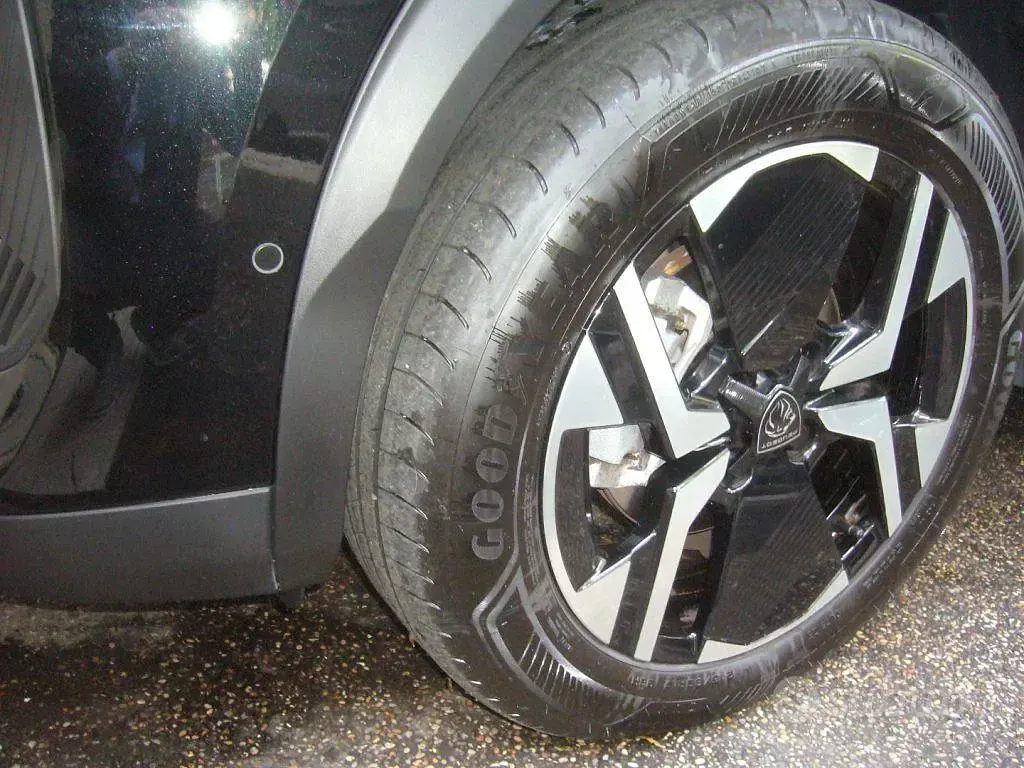 Usata Peugeot 2008 Allure 101 CV (74 kW) 2025 Nero SUV
