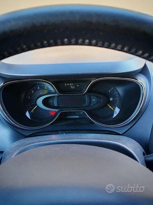 Usata Renault Captur 110 CV (80 kW) 2015 Grigio SUV