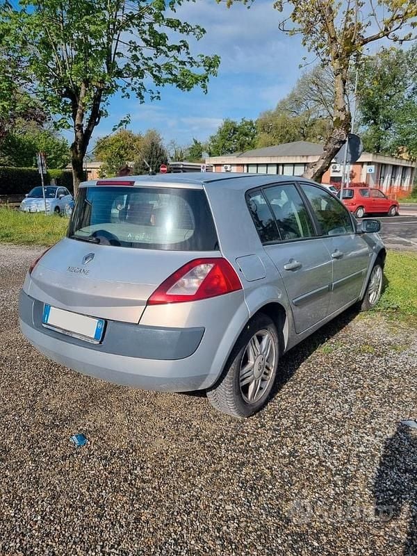 Usata Renault Mégane II 100 CV (73 kW) 2004 Grigio Utilitaria