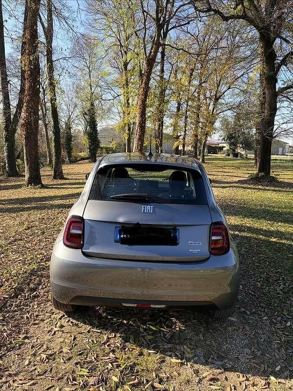 Usata Fiat 500e Icon 42 kW (58 CV) 2021 Grigio Utilitaria