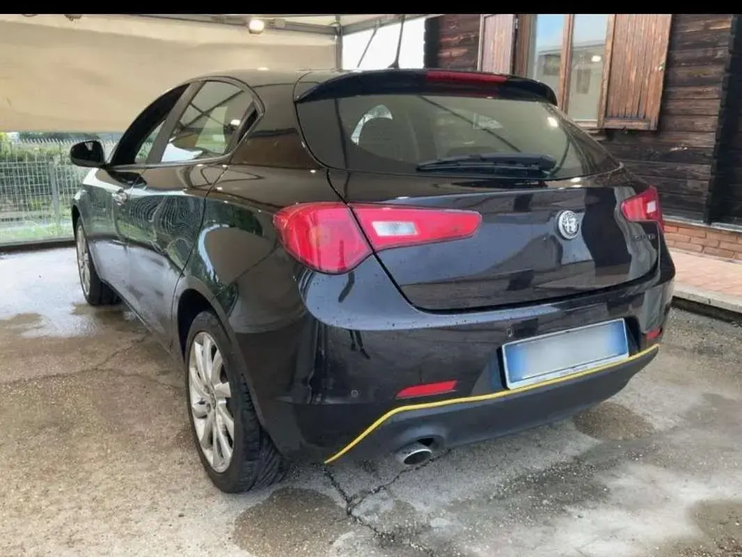 Usata Alfa Romeo Giulietta Super 120 CV (88 kW) 2018 Nero Utilitaria