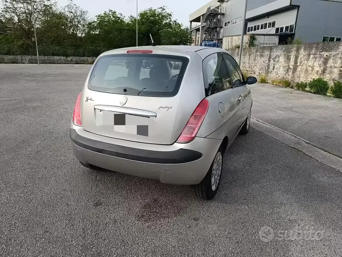 Usata Lancia Ypsilon 69 CV (50 kW) 2005 Grigio Utilitaria
