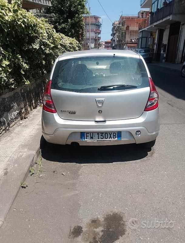 Grigio Usata 2006 Dacia Sandero Due volumi | 1500 € - Immagine 1/4