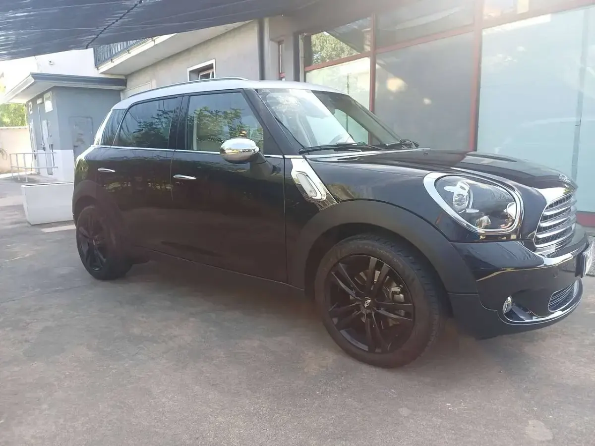 Usata Mini Cooper D Countryman 111 CV (81 kW) 2014 Nero tetto bianco SUV