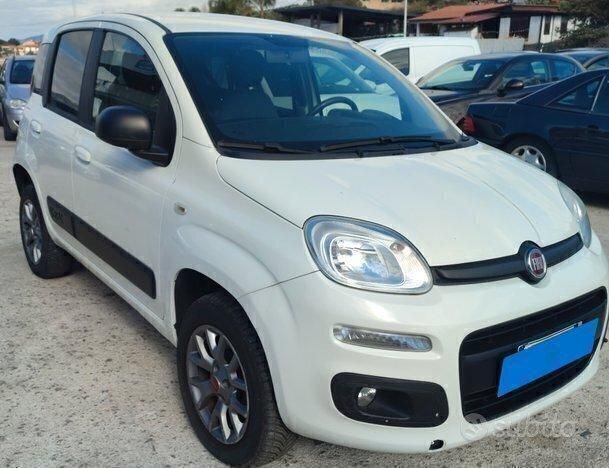 Usata Fiat Panda 4x4 S 95 CV (69 kW) 2016 Bianco pastello Utilitaria