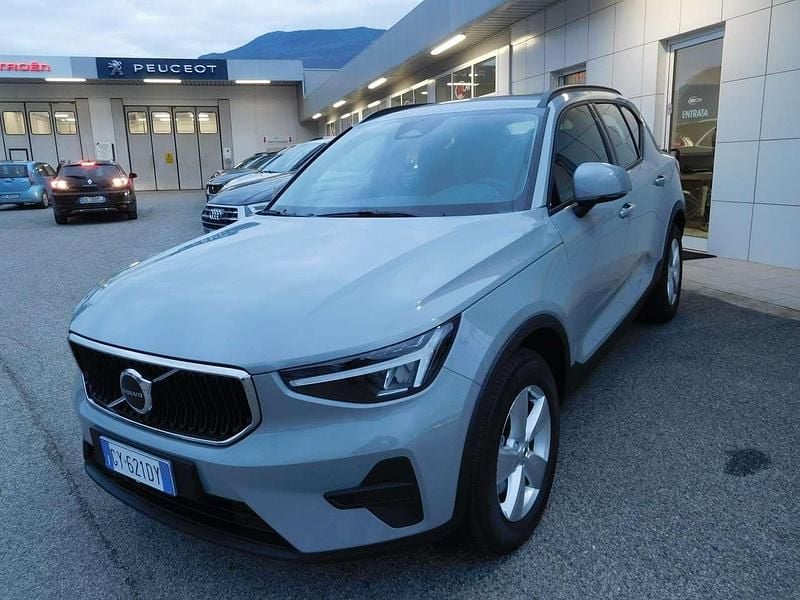 Grigio Usata 2025 Volvo XC40 Core SUV | 31.900 € (Buon prezzo) - Immagine 1/4
