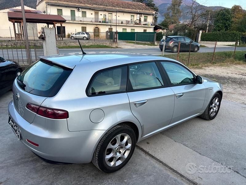 Usata Alfa Romeo 159 Progression 150 CV (110 kW) 2009 Argento Station wagon