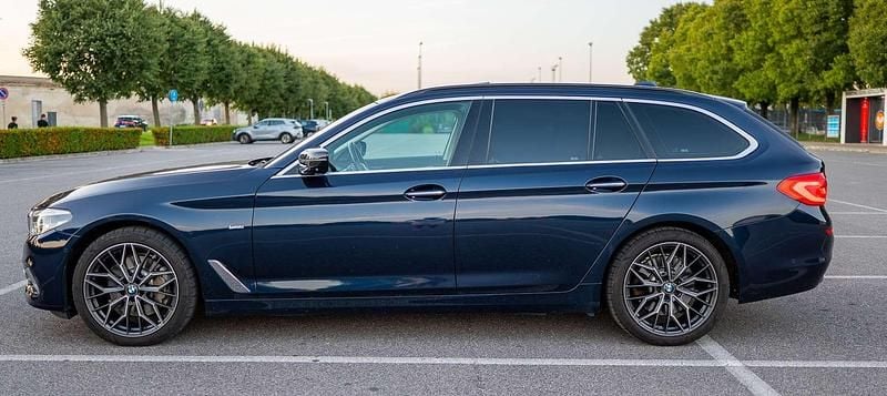 Usata BMW 530 Luxury Line 265 CV (194 kW) 2018 Blu/azzurro Station wagon