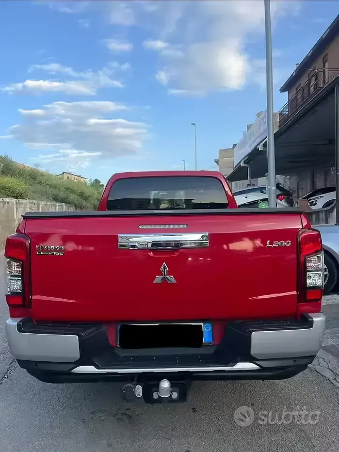 Usata Mitsubishi L200 Select 150 CV (110 kW) 2021 Rosso Pick-up