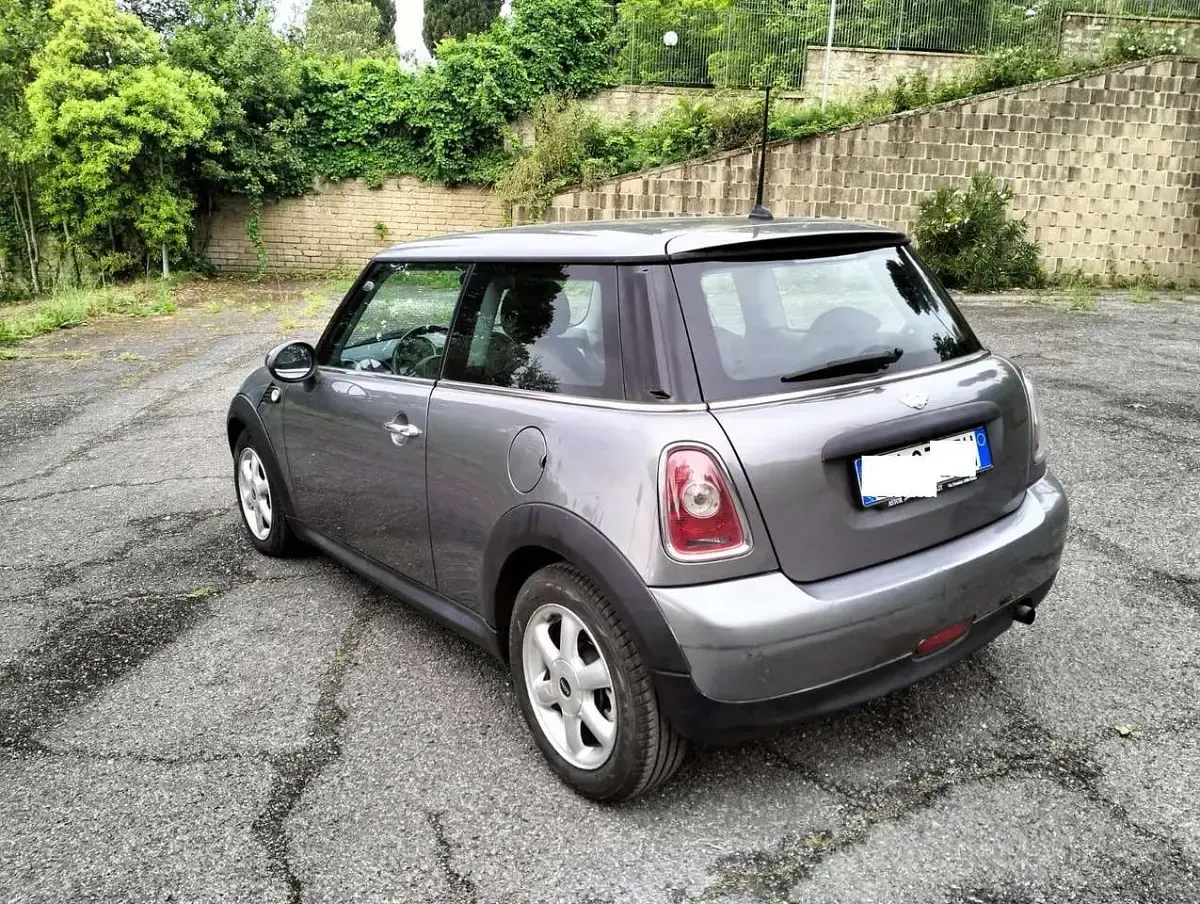 Usata Mini ONE 75 CV (55 kW) 2010 Grigio Utilitaria