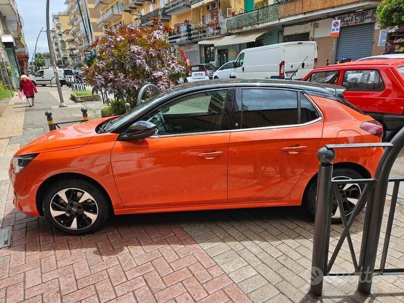 Usata Opel Corsa-e Elegance 56 kW (77 CV) 2021 Arancione Utilitaria