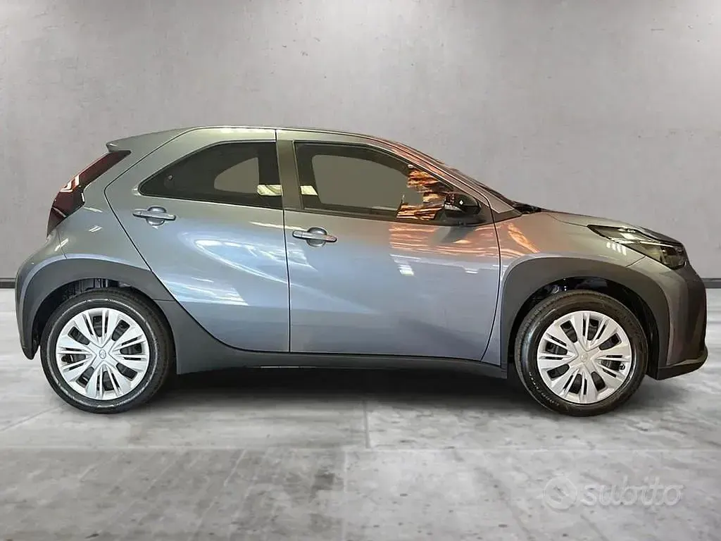 Nuova Toyota Aygo X 92 CV (67 kW) 2026 Grigio SUV