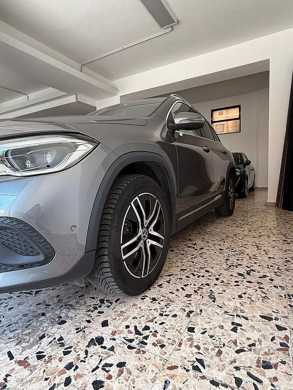 Usata Mercedes GLA200 150 CV (110 kW) 2023 Grigio SUV