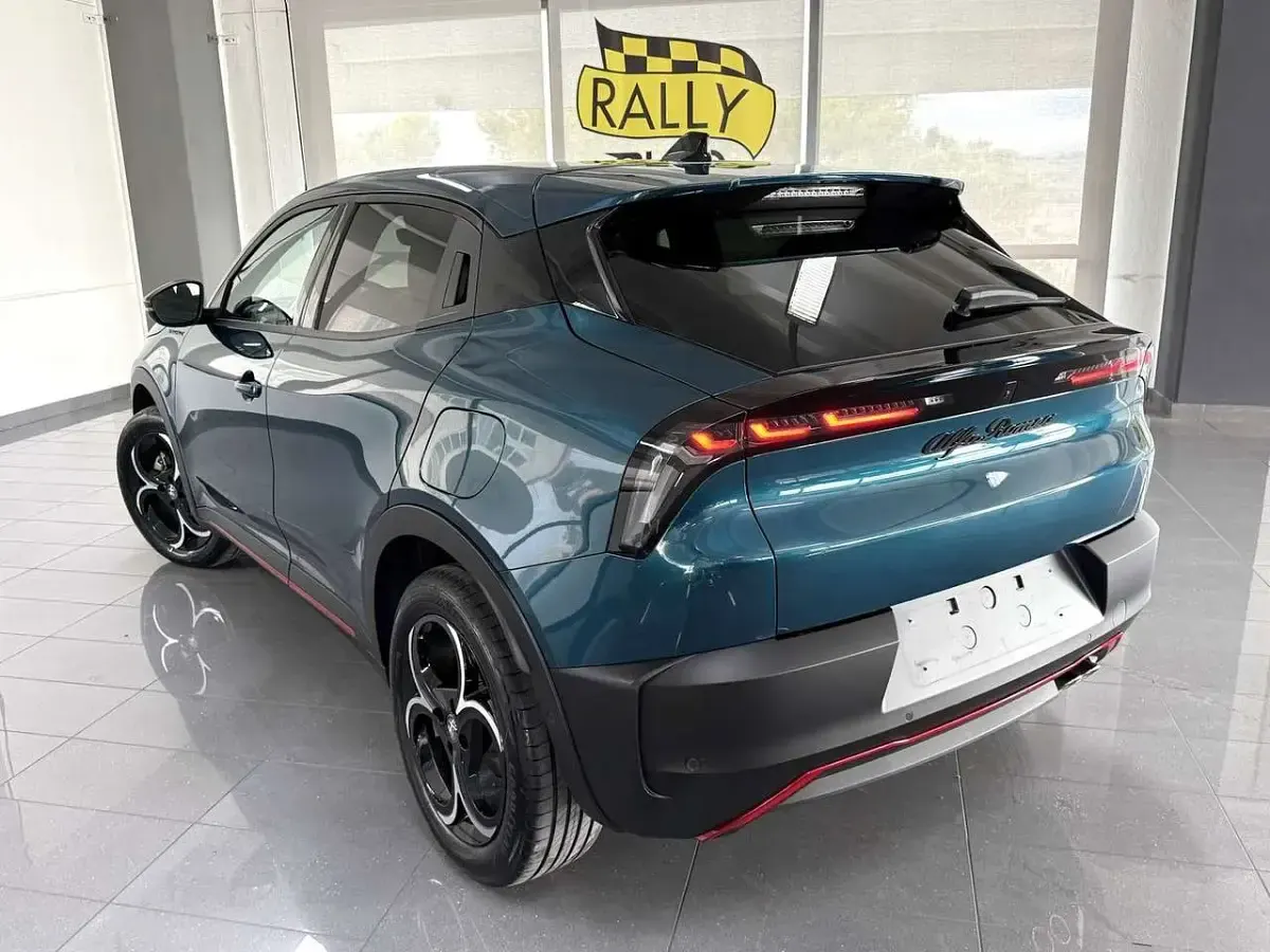 Usata Alfa Romeo GT Junior Edizione Speciale 145 CV (106 kW) 2024 Verde Berlina