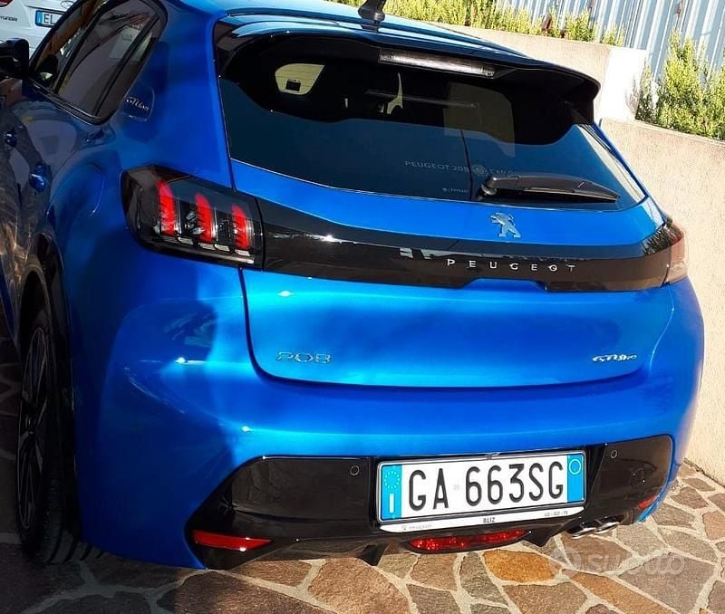 Usata Peugeot 208 GT-line 131 CV (96 kW) 2020 Blu Utilitaria