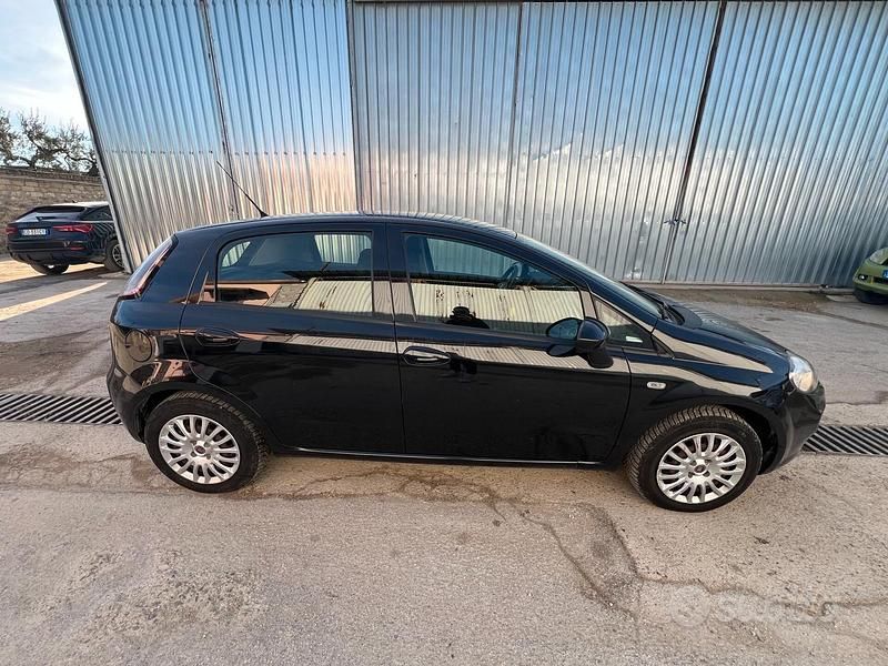 Usata Fiat Punto Lounge 69 CV (50 kW) 2014 Nero Utilitaria